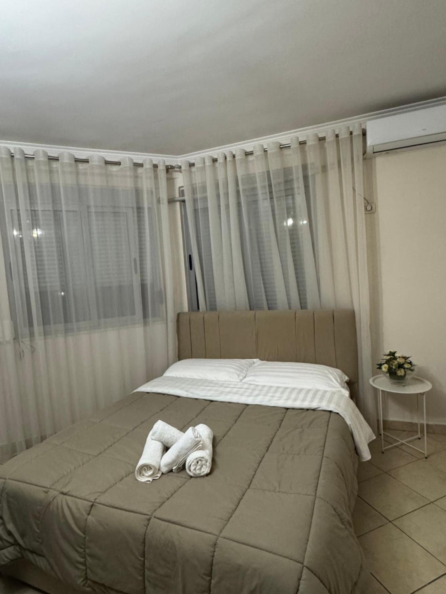 Condor Center Tirana Apartment Buitenkant foto